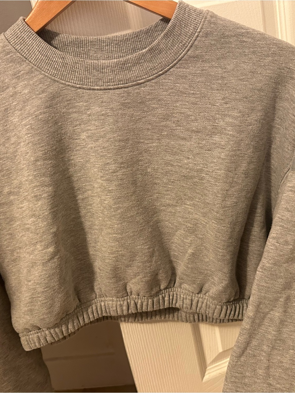 ALO Yoga Heather Gray Cropped Crew Sweatshirt - Picture 4 of 5